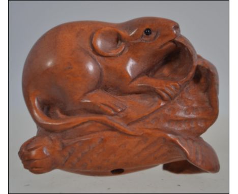 A Japanese well carved netsuke depicting a mouse feeding on a cabbage W5cm