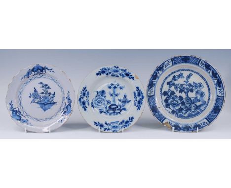 A Bristol blue and white delftware plate, probably Richard Frank of Redcliff Back, circa 1755, decorated with flowers, dia.23