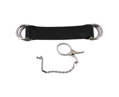 HERMÈS Konvolut Handschuhklammer "FILOU" und Tuchring. Plattiertes Metall zum Befestigen an der Handtasche. Vier Ringe mit Pa
