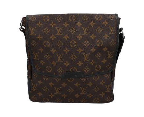 LOUIS VUITTON Messenger Bag "BASS", Koll.: 2011. Monogram Canvas Serie mit schwarzen Leder-Details, silberfarbener Hardware, 