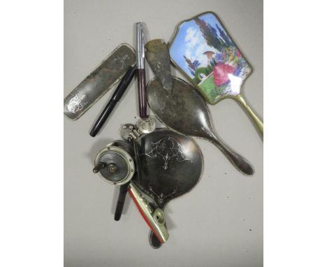 A SELECTION OF VINTAGE COLLECTABLES 