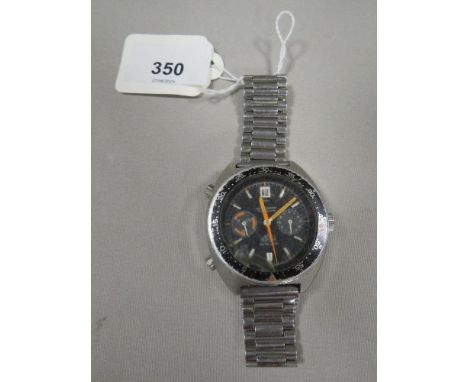 A VINTAGE AUTAVIA HEUER AUTOMATIC CHRONGRAPH WITH TWO SUBSIDIARY DIALS AT 3 AND 9 O'CLOCK DATE WINDOW AT 6 O'CLOCK , LIMINUS 
