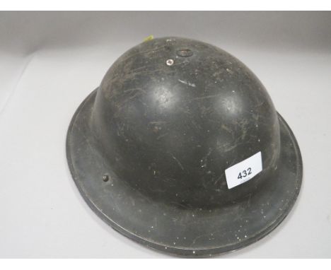 A VINTAGE ARMY TIN HAT 