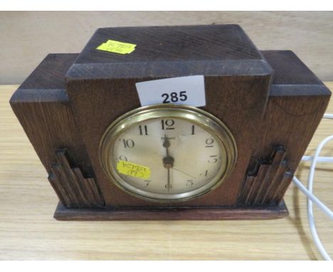A 19TH CENTURY VINTAGE FERRANTI ELECTRIC MANTEL CLOCK 