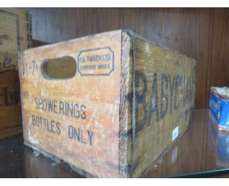 A VINTAGE BABYCHAM CRATE TOGETHER WITH BOXED PARTY BABYCHAM GLASSES 