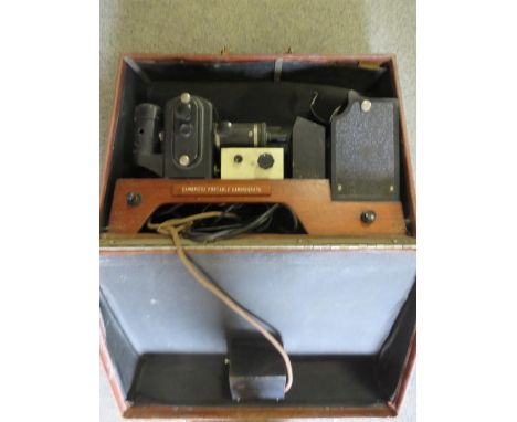 A VINTAGE CASED CAMBRIDGE PORTABLE CARDIOGRAPH 