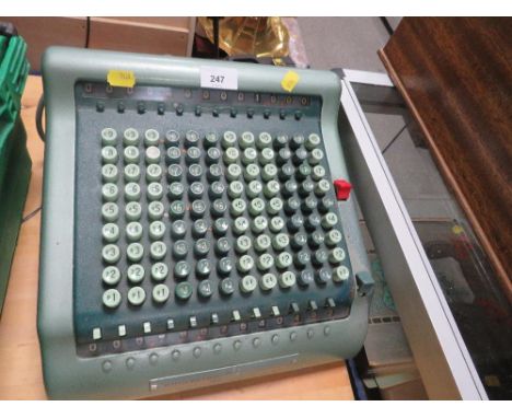 A VINTAGE DUOLECTRIC COMPTOMETER 