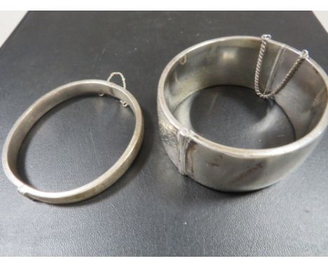 A HALLMARKED SILVER CLASP BANGLE TOGETHER WITH A SMALLER EXAMPLE 