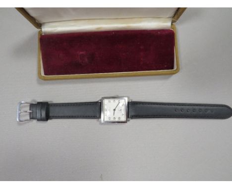 A MENS VINTAGE OMEGA WRISTWATCH 
