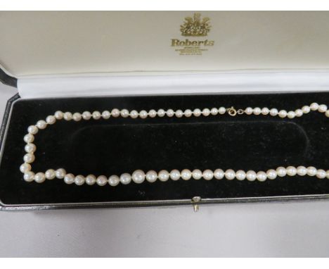 A CULTURED PEARL NECKLACE 