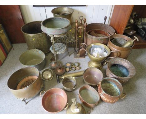 A QUANTITY OF VINTAGE METAL WARE TO INCLUDE BRASS COVERED COALBOX, VINTAGE BELL ETC 