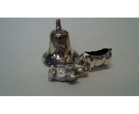 An Edwardian silver novelty pig pin cushion, by Levi & Salaman, Birmingham 1903, 5cm; together with a silver monkey babies ra