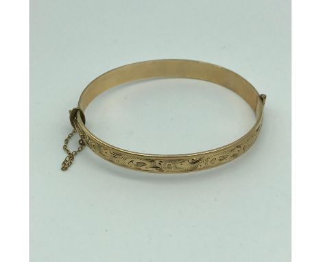 A 9ct gold metal core bangle. Weighs 17.5grams