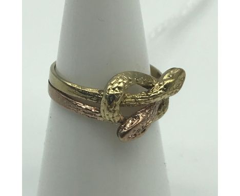 An unusual two tone double snake head ring, marked 333, Ring size K and weighs 2.9grams