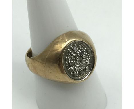 A Gents 9ct gold and diamond cluster ring. Ring size R and weighs 5.8grams