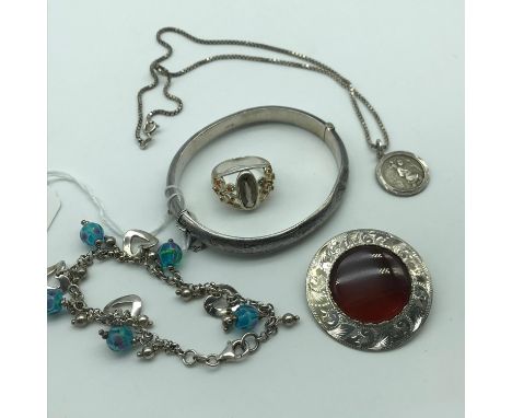 A Lot of silver hall marked jewellery to include Birmingham silver bangle, Edinburgh silver and agate brooch, Silver 925- Ame