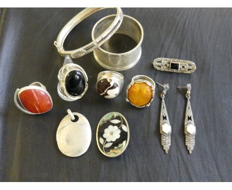 A collection of silver jewellery, to include a bangle, pendant, various gem-set rings (Qty)