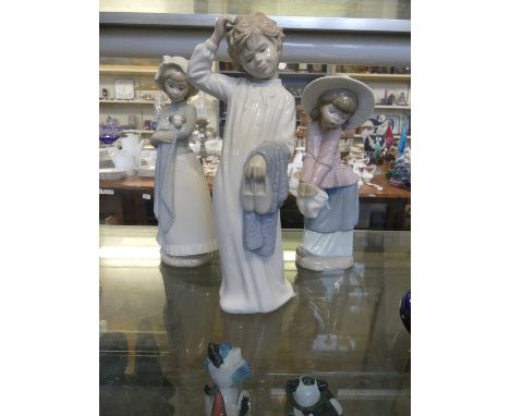 Three assorted Lladro and Nao figurines 