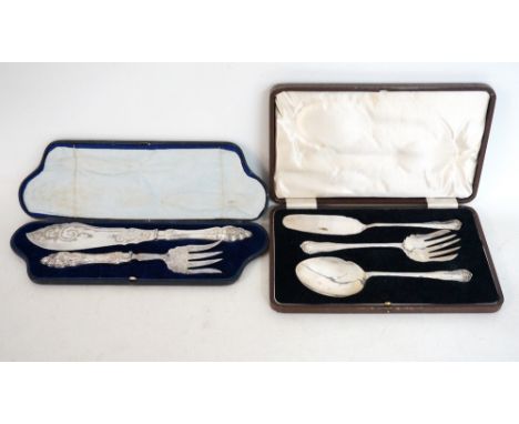 EDWARDIAN CASED SET OF SILVER PLATED FISH SERVERS
with decorative handles and a cased set of serving fork, spoon and slice 