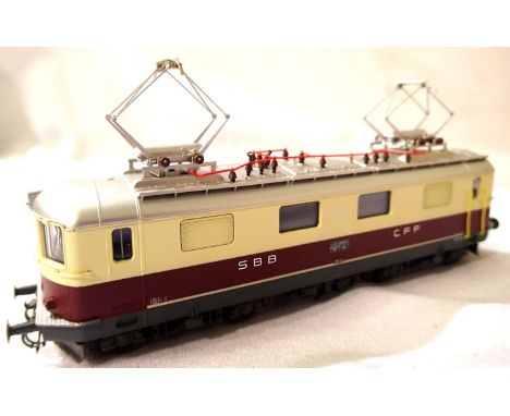 Lima OO Bo-Bo twin Pantograph electric loco 10050, S.BB - CFF Red/Cream Livery, in excellent condition, unboxed. P&amp;P Grou
