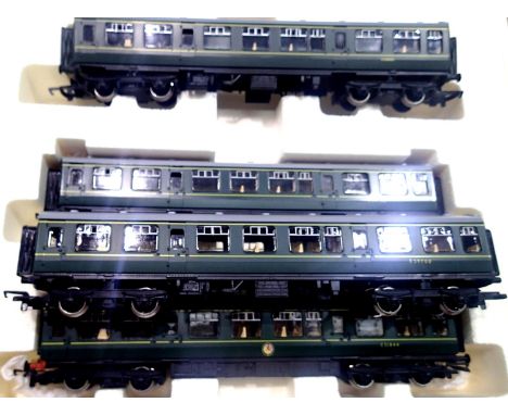 Hornby D.M.U. trailer coach (non-powered) Green Speed Whiskers E51844, two centre coaches, E59708, plus trailer coach, non-po