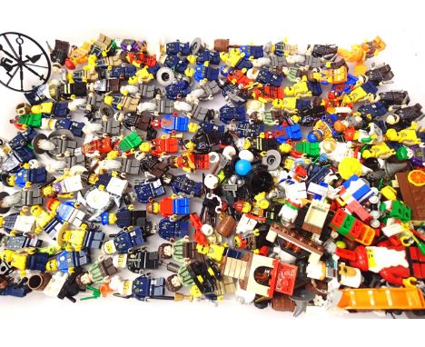 Large selection of Lego figures and accessories. P&amp;P Group 2 (£18+VAT for the first lot and £3+VAT for subsequent lots) 
