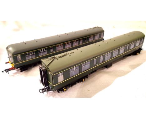 Bachmann D.M.U. trailer coach (non-powered) and centre coach with lights, in excellent condition, unboxed. P&amp;P Group 1 (£