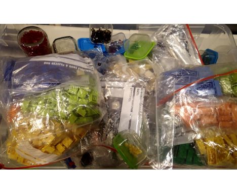 Quantity of assorted Lego bricks. P&amp;P Group 2 (£18+VAT for the first lot and £3+VAT for subsequent lots) 