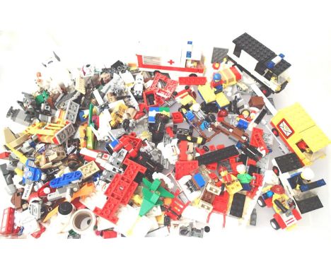 Selection of Lego vehicles, figures, bricks etc. P&amp;P Group 1 (£14+VAT for the first lot and £1+VAT for subsequent lots) 