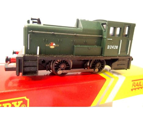 Hornby R 2188, Class 06 Diesel D2428, BR Green, Late Crest, in very good to excellent condition, missing coupling hooks, wron