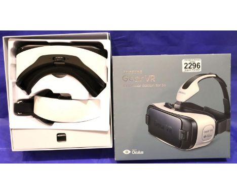 Samsung Gear virtual reality headset for S6, boxed with manual, untested. P&amp;P Group 2 (£18+VAT for the first lot and £3+V