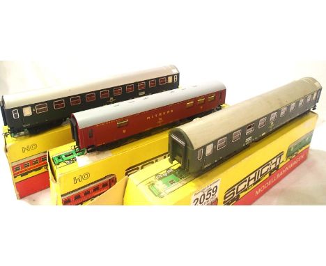 Three Schicht D.R. coaches, Green - 1s/2nd and all 2nd plus Red Mitropa in very good condition, boxes poor. P&amp;P Group 2 (