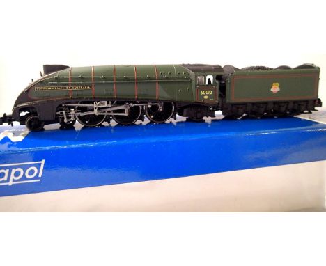 Dapol N Gauge Commonwealth Of Australia, BR Green, Early Crest, in very good to excellent condition, no detail pack, no paper