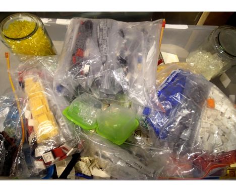Quantity of assorted Lego packs. P&amp;P Group 2 (£18+VAT for the first lot and £3+VAT for subsequent lots) 