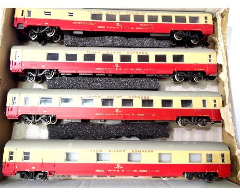 Four Rivarossi coaches FS Red/Cream Livery, Trans Europe Express, in very good to excellent condition, unboxed. P&amp;P Group
