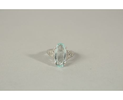 AN 18ct WHITE GOLD ART DECO AQUAMARINE AND DIAMOND RING.
