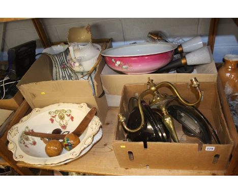 Quantity of wash sets and a light fitting