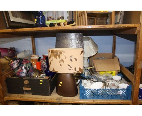 Shelf of table lamps, glassware and a tea set