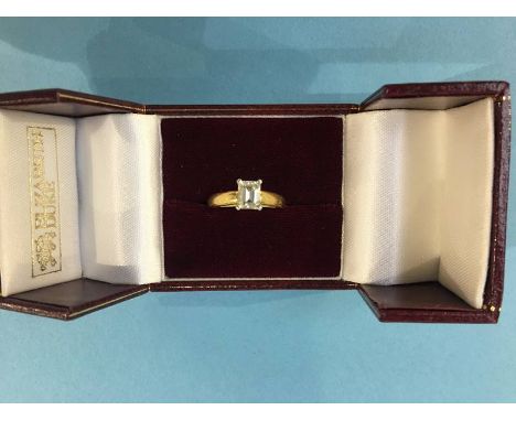 An 18ct gold emerald cut solitaire diamond ring, 0.90ct; VS2, Colour J