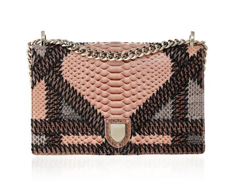 Christian Dior, sac Diorama en python rose et gris, bandoulière chaine et partie épaule en python, carte d'authenticité, hous
