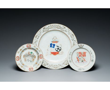 A Chinese grisaille armorial dish and two plates for the Dutch, English and Scottish markets, Qianlong Dia.: 38,5 cm (the dis