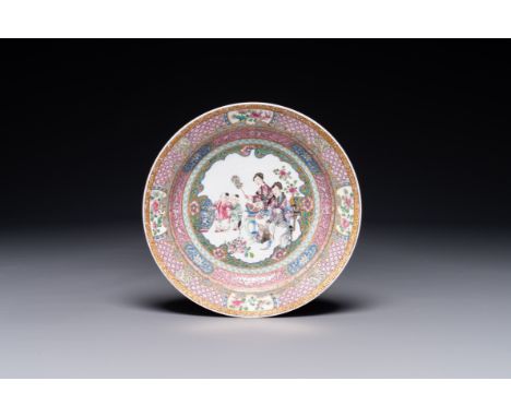 A Chinese famille rose semi-eggshell ruby-back plate, 19/20th C. Dia.: 20,5 cm  