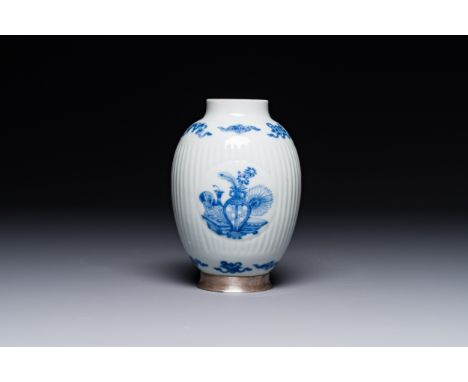 A fine Chinese blue and white silver mounted jar, signed Bo Gu Zhai åšå¤æ–Ž, Jiajing mark, KangxiH.: 15,5 cm