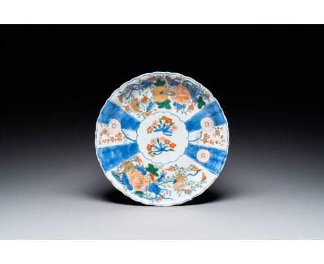 A Chinese verte-Imari dish with floral decor, KangxiDia.: 34 cm