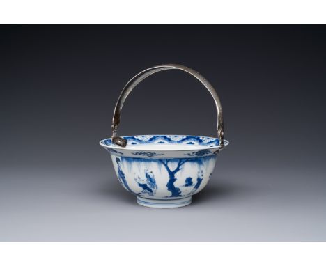 A Chinese blue and white bowl depicting playing boys and ladies with a silver handle, Chenghua mark, KangxiDia.: 15,5 cm - H.