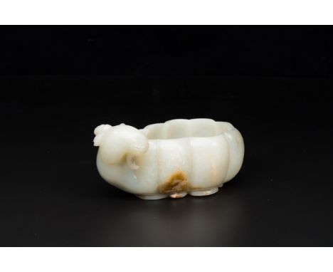 A Chinese celadon jade flower-shaped brush washer with ram's head, 17th C.L.: 16 cm - H.: 8,5 cm Weight: 750 grams Provenance