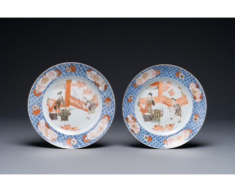 A pair of Chinese Imari-style plates with a merchant, lady and boy, KangxiDia.: 22,3 cm