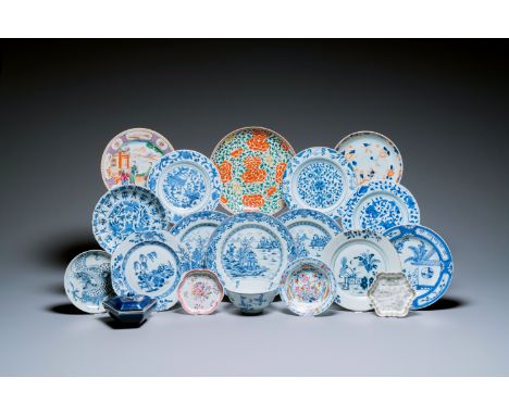 A varied collection of Chinese porcelain, Kangxi and laterDia.: 27,5 cm (the Kangxi famille verte dish)L.: 15 cm - H.: 8,5 cm