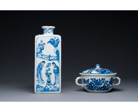 A Chinese blue and white square 'Long Eliza' flask and a covered bowl, KangxiH.: 27,9 cmL.: 19,5 cm - H.: 11,8 cm