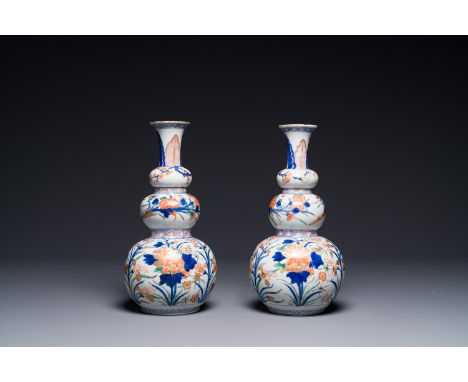 A pair of Chinese verte-Imari triple gourd vases, KangxiH.: 32,3 cm